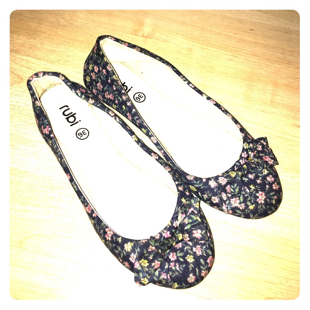 Floral bow tie flats sz 6